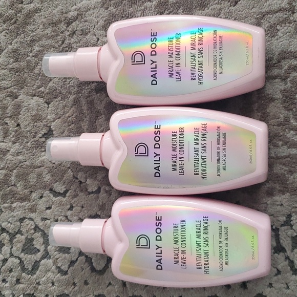 3 Pack Daily Dose Miracle Moisture Spray Leave In Conditioner 8.5 oz each - Picture 2 of 2